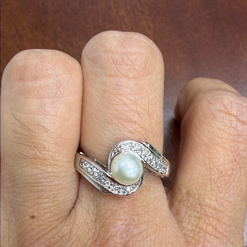 Elegant Silver Pearl Ring